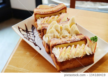 奶油水果法式吐司 134180419