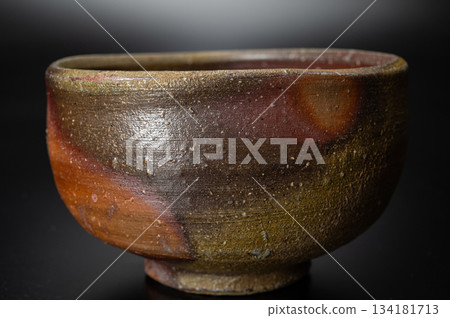 備前窯變色茶碗 1 | 藤原健（Fujiwara Ken）製作的抹茶碗，藤原健是一位被指定為縣級重要無形文化財產的工藝大師 134181713