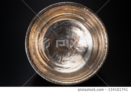 紅色 Raku Shimadai 茶碗，金銀一對，9 個 |川崎和樂的一對華麗的樂燒茶碗 134181741