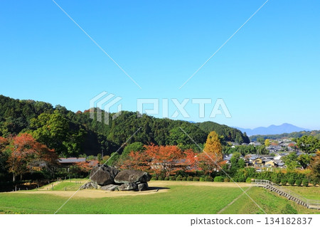 秋天的石舞台古墳 134182837