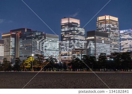 "Tokyo" Night view of Marunouchi business district 134182841
