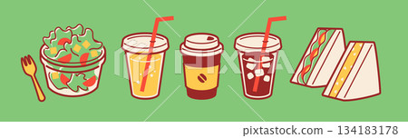 沙拉、飲料和三明治 134183178