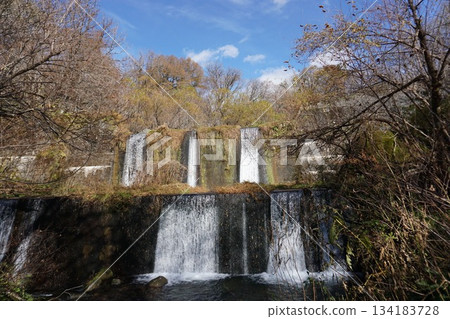 Autumn in Tottori: Beautiful autumn foliage at Kitanizawa Gorge Autumn in Tottori: Beautiful autumn foliage at Kitanizawa Gorge 134183728