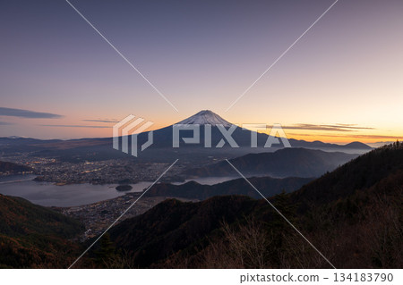 Mt. Fuji and Lake Kawaguchi at dusk 134183790