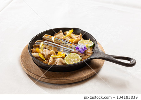 太平洋秋刀魚燴飯（平底鍋裝） 134183839