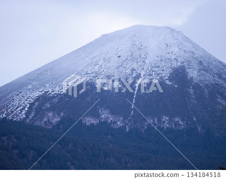 阿寒富士戴著雪帽 134184518