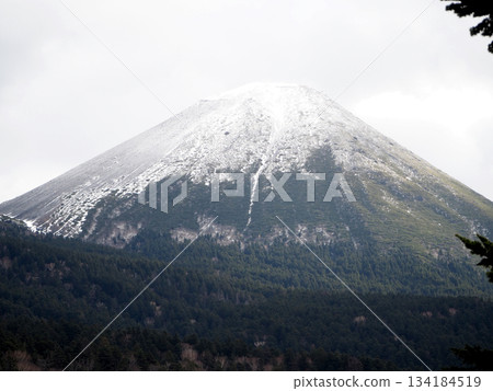阿寒富士戴著雪帽 阿寒富士戴著雪帽 134184519
