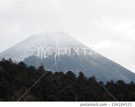 阿寒富士戴著雪帽 阿寒富士戴著雪帽 134184521
