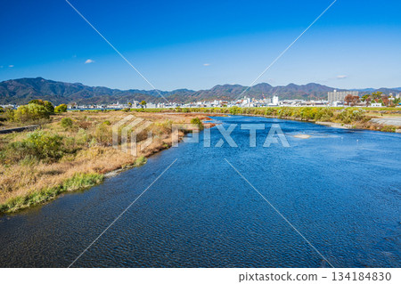 京都桂川初冬景色 134184830