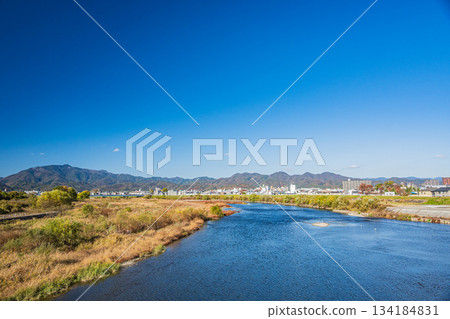 京都桂川初冬景色 京都桂川初冬景色 134184831