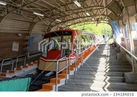The departure scene of the Tateyama Kurobe Alpine Route, showing the cable car at Tateyama Station and the steep platform The departure scene of the Tateyama Kurobe Alpine Route, showing the cable car at Tateyama Station and the steep platform 134184858