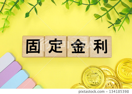Block with "Fixed Interest Rate" written on it Block with "Fixed Interest Rate" written on it 134185398
