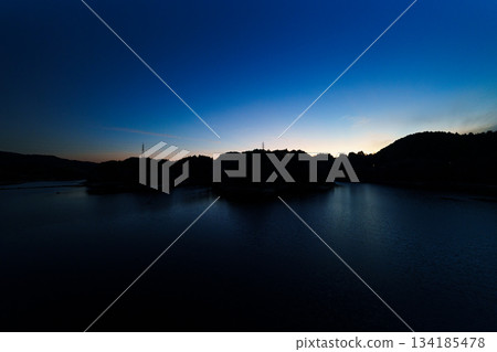 Early winter at Nara Nunome Dam from sunset to blue hour Blue hour ② 134185478
