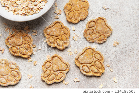 Homemade paw print dog treats with oats, pet food concept 134185505