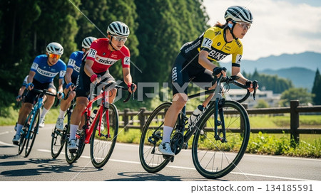 和朋友一起爬山 和朋友一起爬山 134185591