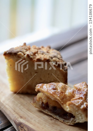 蘋果甜點：蘋果派和蘋果酥餅 134186679