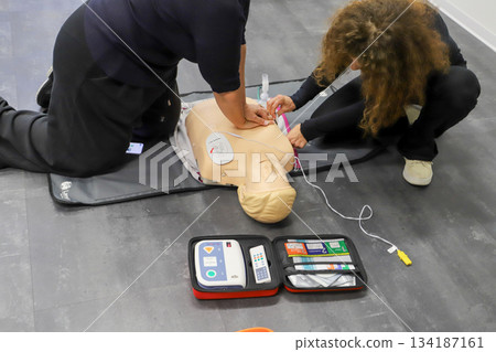 doll, doctor, first aid 134187161