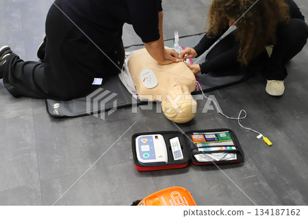 doll, doctor, first aid 134187162