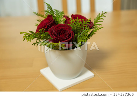 Red roses on the table Red roses on the table 134187366