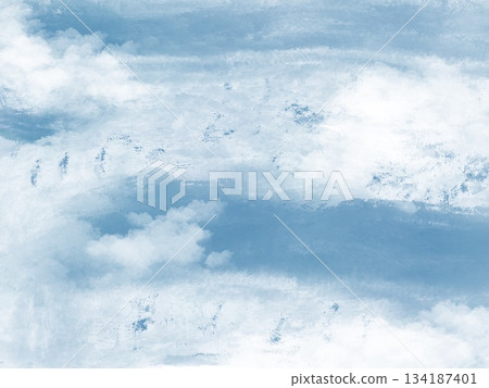 柔和的藍色水彩雲背景 - 寧靜的天空紋理 柔和的藍色水彩雲背景 - 寧靜的天空紋理 134187401
