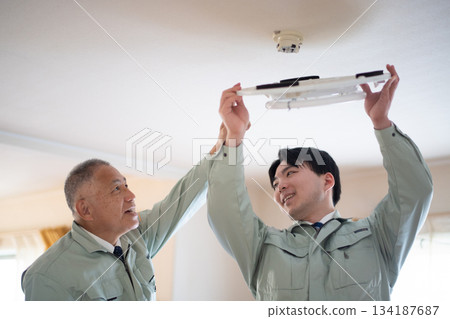 天花板燈具更換圖片 134187687