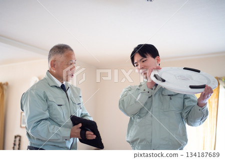 天花板燈具更換圖片 134187689