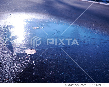 Icy roads in the early morning 134189190