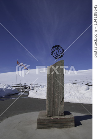 Arctic circle 134189645