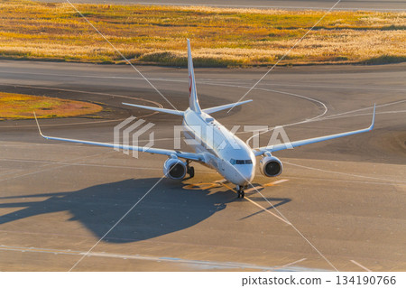 【東京】羽田機場景色：飛機滑行 134190766