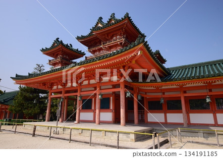 Heian Shrine in Kyoto, shining against the blue sky 134191185