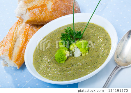 Healthy broccoli cream soup 134191370