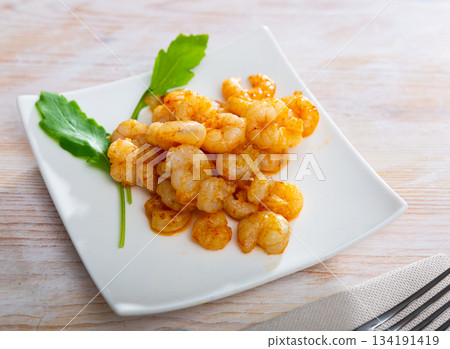 Delicious grilled peeled shrimps 134191419