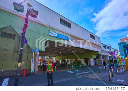 東京世田谷區小田急線千歲船橋車站北出口景色 134192457