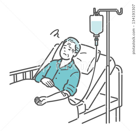 圖說：一位老年男性患者在靜脈輸液過程中似乎感到不適（副作用/突發變化） 134193307