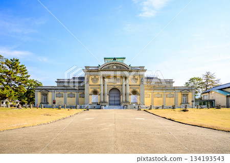 [Nara Prefecture] Historic architecture and blue sky at Nara National Museum, Nara City (photographed on December 2, 2025) 134193543
