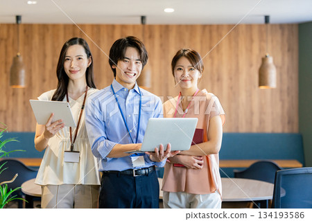 創意業務團隊 134193586