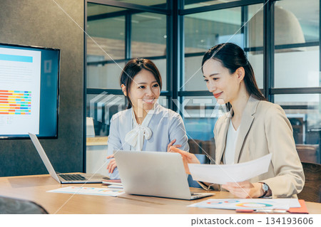 Business woman meeting in the office Business woman meeting in the office 134193606