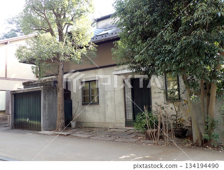 Building in Yakumo, Meguro Ward, Tokyo Building in Yakumo, Meguro Ward, Tokyo 134194490
