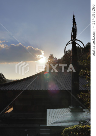 秋日黃昏，四國巡禮第88座寺院－大久保寺，大師殿和北條殿盡收眼底。 134195266