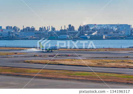 【東京】羽田機場客機降落 【東京】羽田機場客機降落 134196317