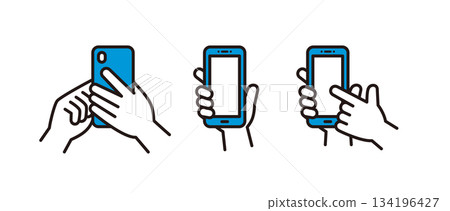 一組簡單的向量插圖圖標，描繪了雙手握持和操作智慧型手機的場景。 134196427