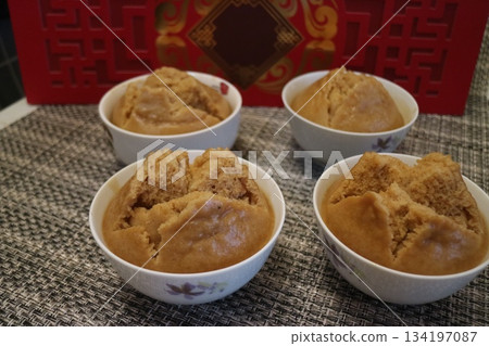 華人慶祝新年時的發糕 134197087