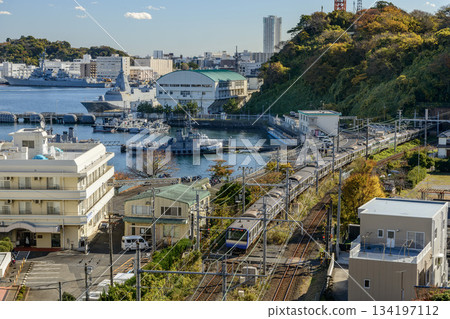 Yokosuka Line and Yokosuka Port in Autumn [Kanagawa Prefecture] Escort ship 134197112