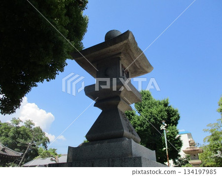 A lantern that shines in the blue sky 134197985