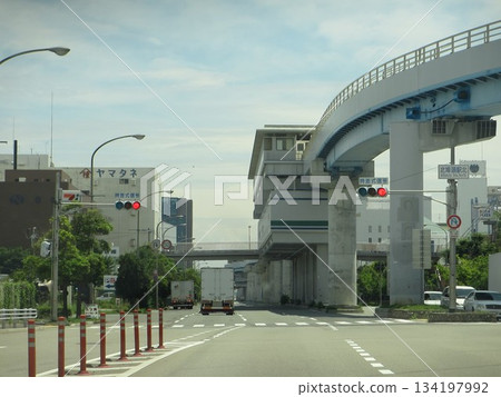 Expressway seen from the intersection 134197992