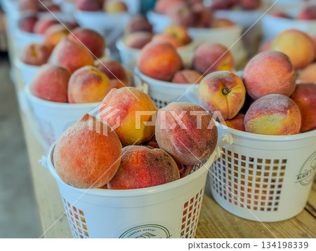 Fresh peaches in baskets for sale at the farmers market 134198339