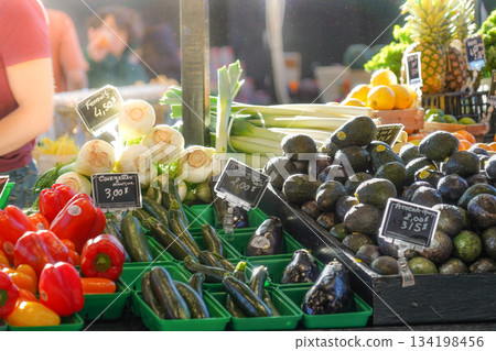 讓塔隆市場（蔬菜市場） 134198456