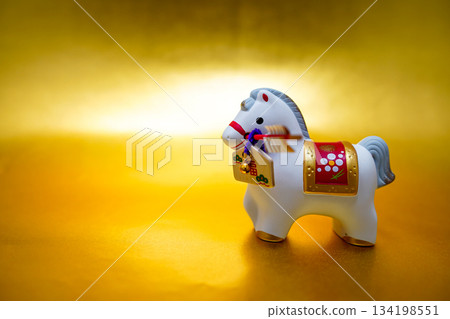 馬年吉祥飾品和箭（新年卡） 134198551