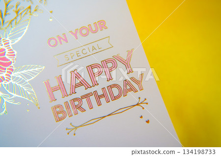 錯字風格的生日卡 134198733