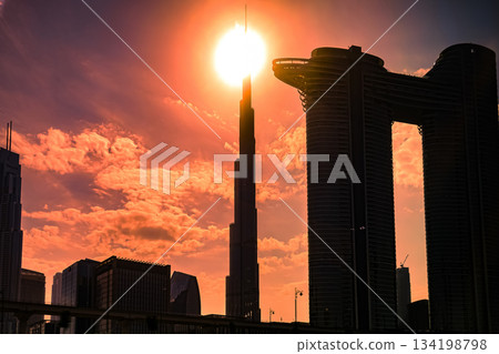 夕陽下的哈利法塔 134198798